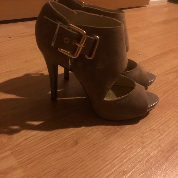 Nine West size 7 beige booties - Picture 3 of 9